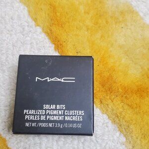 MAC Solar Bits Pearlized Pigment Clusters – Impassioned